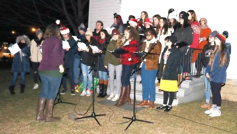 Before the tree lighting, student members of the Treble Choir and some members of the Meistersingers treated the audience to a selection of traditional Christmas songs.