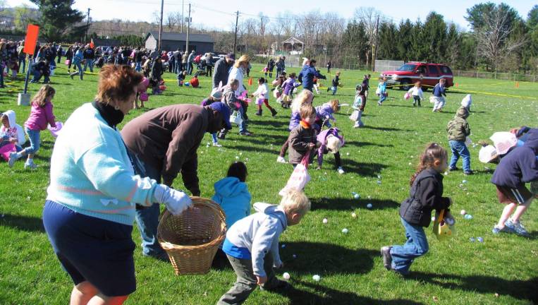 The children were off and hunting, not only for the ordinary goodies, but also for three &igrave;golden eggs.&icirc; Each one of these entitled the lucky child to a special prize.