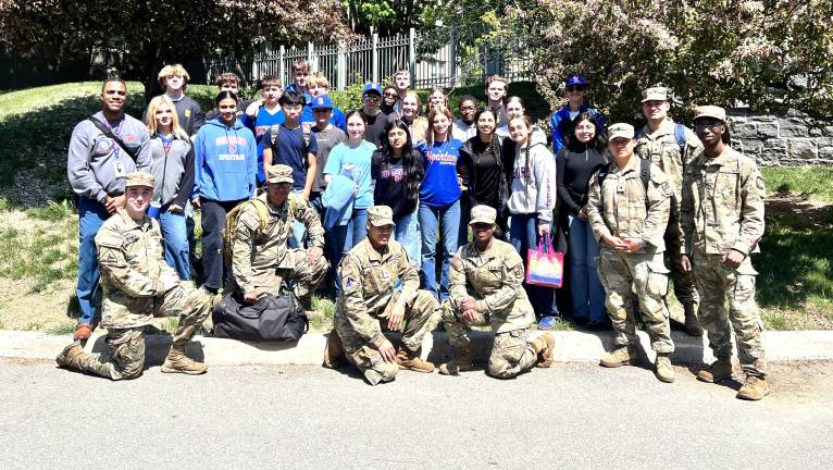 Students in the S.S. Seward Institute JROTC program visited Fordham University’s ROTC program for a field trip titled “A Day in the Life of an ROTC Cadet.”