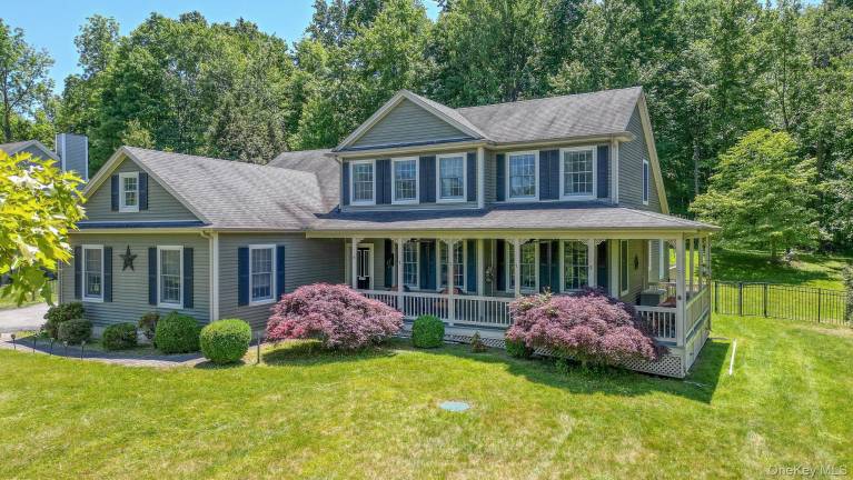 Amazing Warwick Colonial