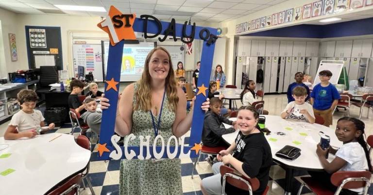 Teacher Jennifer Guerra with her fourth grade class.