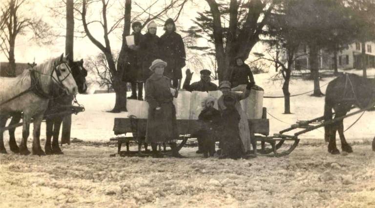 Source: Collection of the late Barbara Morgiewicz Finding a way to use of available resources to provide income in winter is not a new dilemma for farmers. In days gone by, Black Dirt families harvested ice to sell to the Pine Island Creamery.