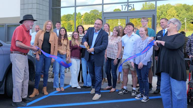 23 Marketing Group President and CEO Tony Morino cuts the ribbon celebrating the agency’s new office space alongside Orange County Executive Steven M. Neuhaus, Village of Florida Mayor Daniel Harter Jr. and members of the Florida Chamber of Commerce.