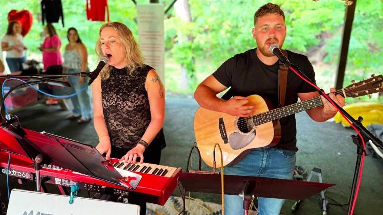 Matt &amp; Mere will perform at Applewood Winery on Oct. 4 beginning at 4:30 p.m.